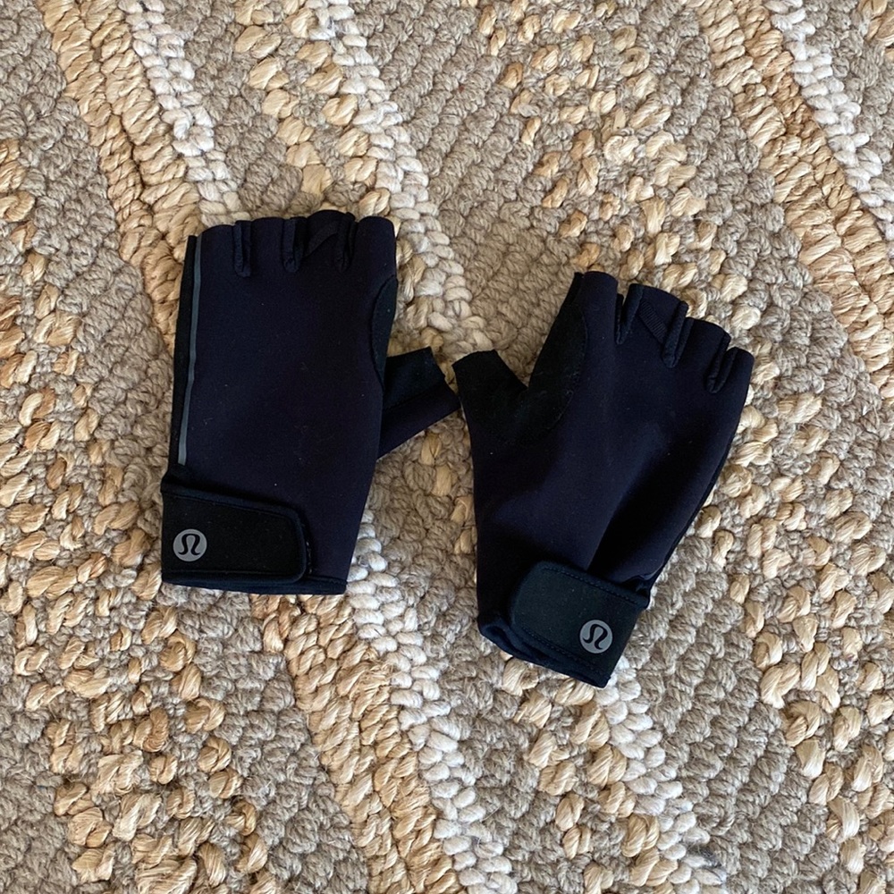 Lululemon workout gloves